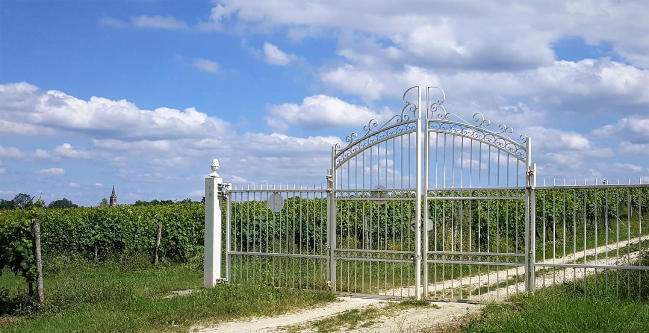 Chateau Le Truch Montussan Exterior photo